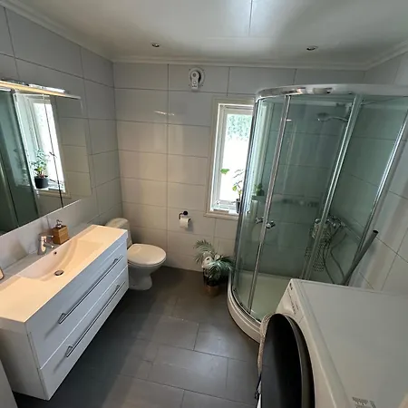 Modern Large House In Stavern With Sea View, Close To Beaches, Large Garden And Pool וילה לארביק