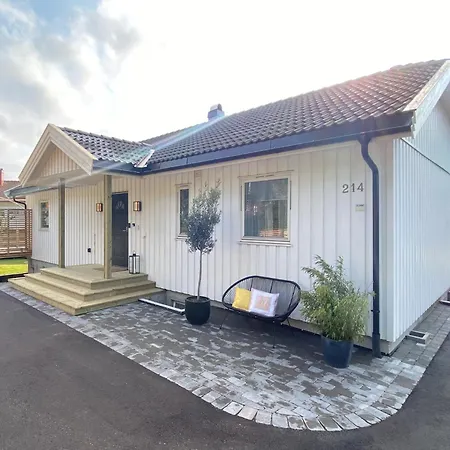 Modern Large House In Stavern With Sea View, Close To Beaches, Large Garden And Pool Вилла Ларвик